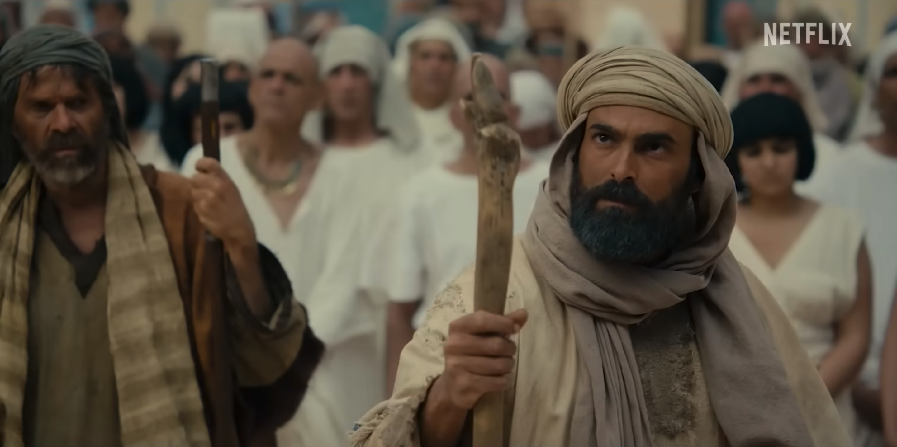 摩西帶領以色列人出埃及。（圖／截圖自 Netflix）